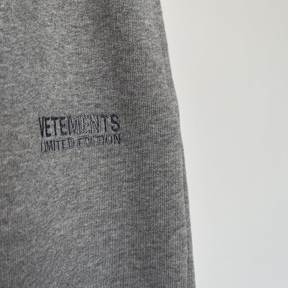 VETEMENTS - RARE Made in Europe EU Logo Prisoner FW21 Limited Edition - Picture 4 of 16